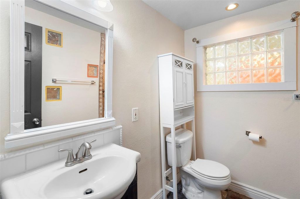 Image 34 of property listing at 205 E KENTUCKY AVENUE, Deland, FL 32724