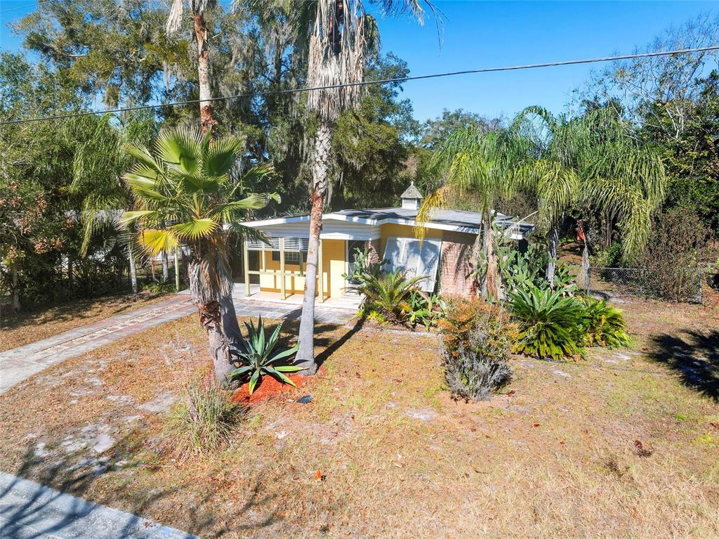 Image 5 of property listing at 205 E KENTUCKY AVENUE, Deland, FL 32724
