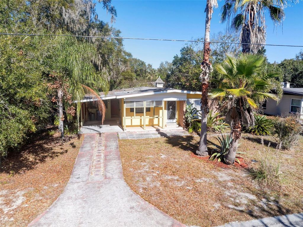 Image 7 of property listing at 205 E KENTUCKY AVENUE, Deland, FL 32724