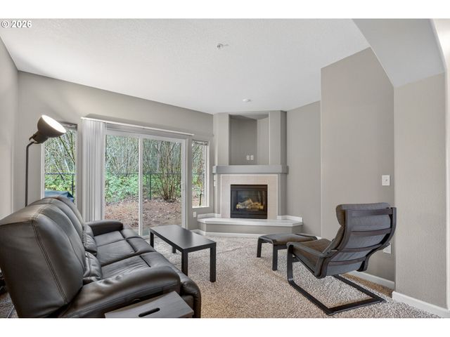 15430 Sw SPARROW Loop 102, Beaverton, OR 97007