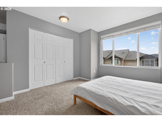 15430 Sw SPARROW Loop 102, Beaverton, OR 97007