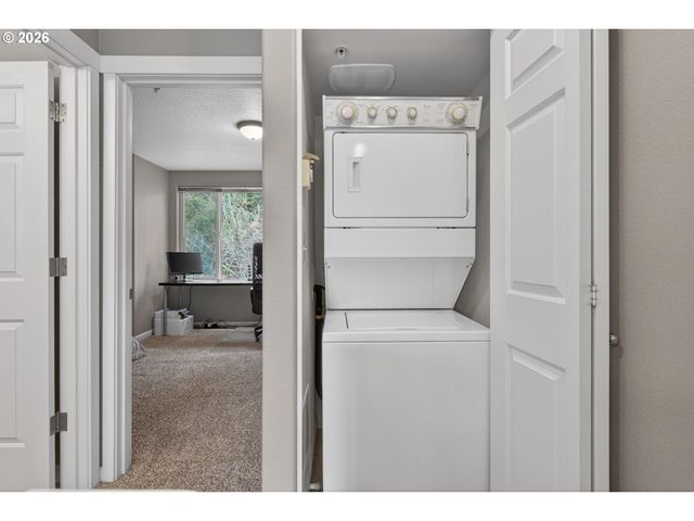 15430 Sw SPARROW Loop 102, Beaverton, OR 97007