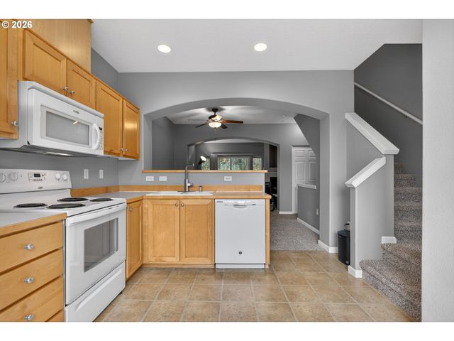 15430 Sw SPARROW Loop 102, Beaverton, OR 97007