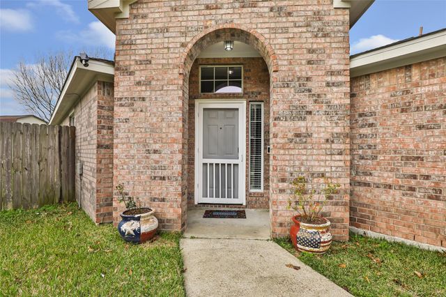 7507 Omaha Drive, Baytown, TX 77521