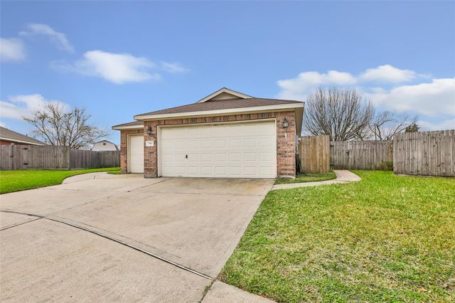 7507 Omaha Drive, Baytown, TX 77521