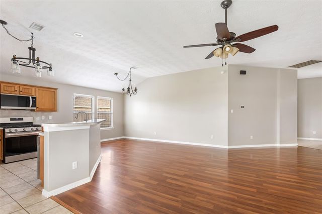 7507 Omaha Drive, Baytown, TX 77521