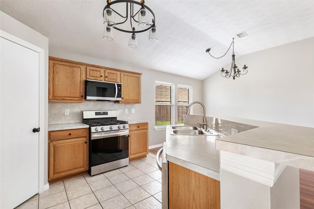 7507 Omaha Drive, Baytown, TX 77521