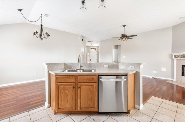 7507 Omaha Drive, Baytown, TX 77521