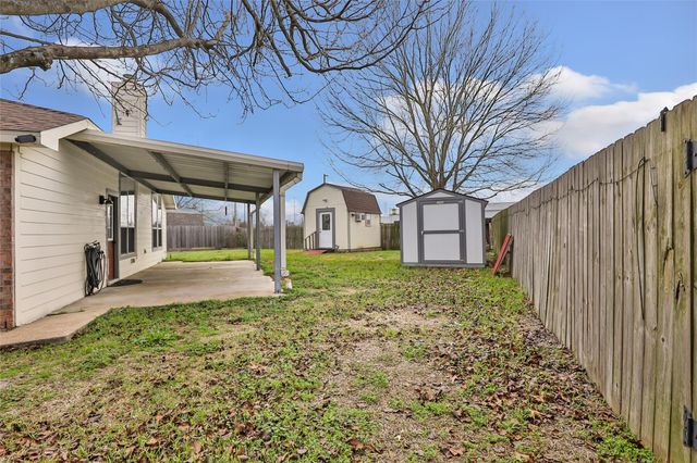 7507 Omaha Drive, Baytown, TX 77521