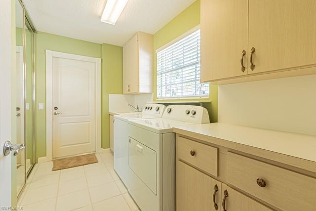 3153 Andorra CT, Naples, FL 34109