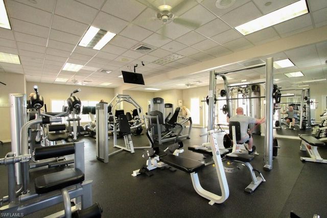 3153 Andorra CT, Naples, FL 34109