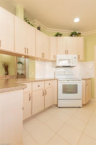 3153 Andorra CT, Naples, FL 34109