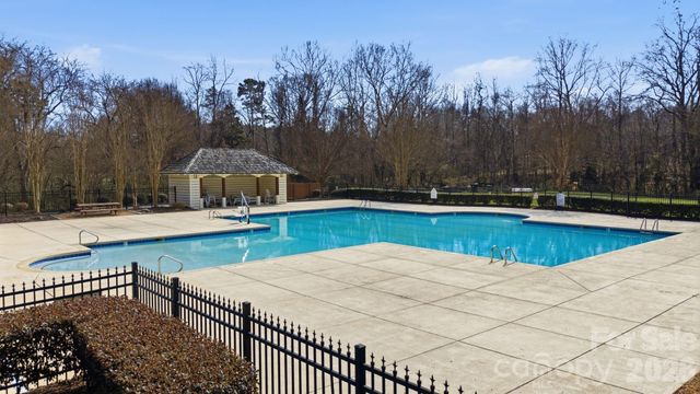 12516 Es Draper Drive, Huntersville, NC 28078