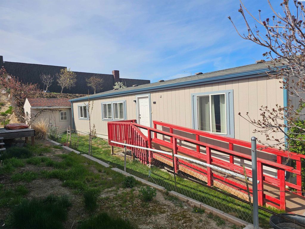 623 Lonetree Lane, Richland, WA 99352