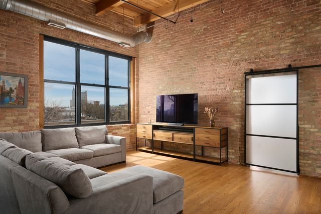 1750 N Wolcott Avenue 405, Chicago, IL 60622