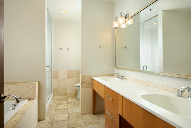 1750 N Wolcott Avenue 405, Chicago, IL 60622