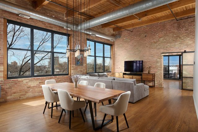 1750 N Wolcott Avenue 405, Chicago, IL 60622