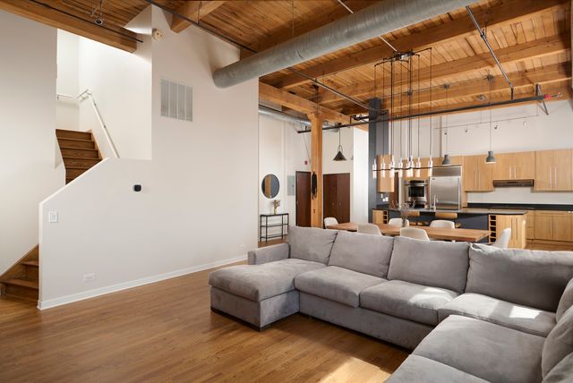 1750 N Wolcott Avenue 405, Chicago, IL 60622