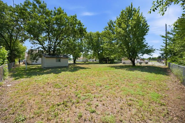 2343 S Crest St, Wichita, KS 67207