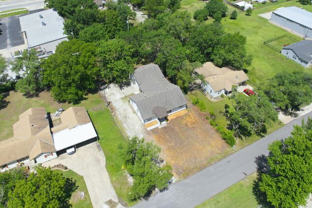 2343 S Crest St, Wichita, KS 67207