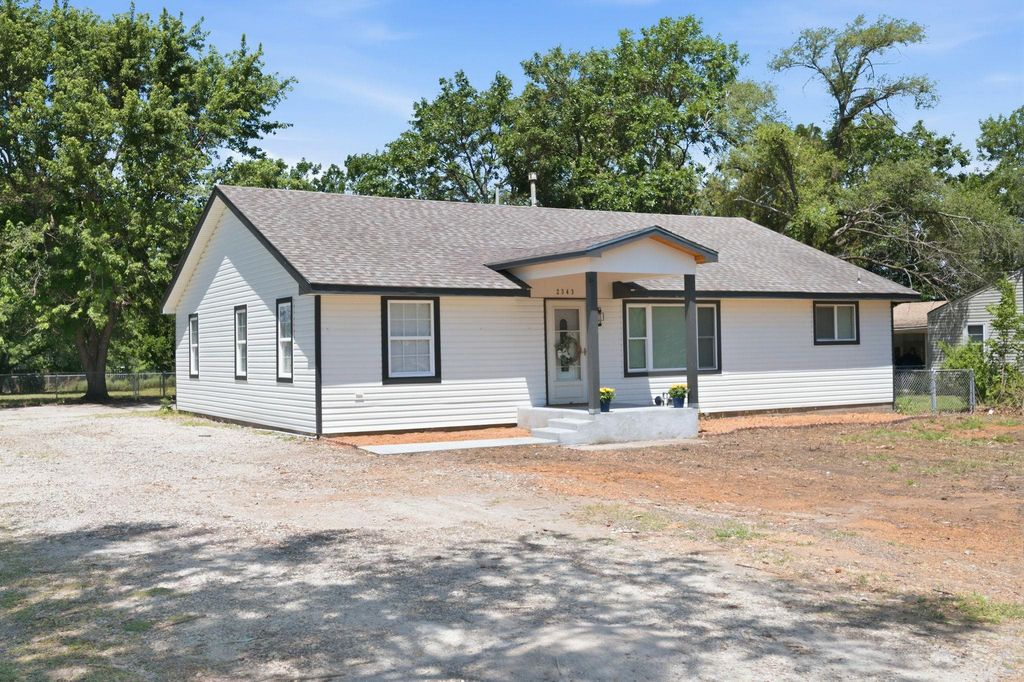 2343 S Crest St, Wichita, KS 67207