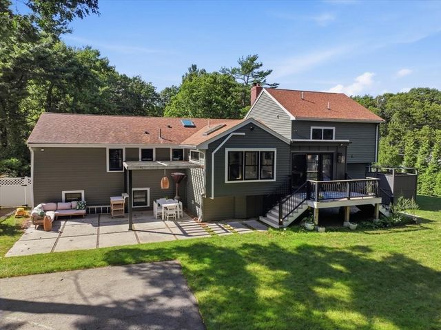 2 Hazelwood Dr, Hingham, MA 02043