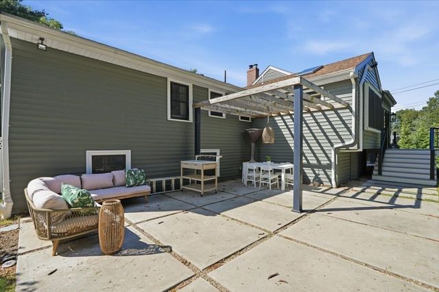 2 Hazelwood Dr, Hingham, MA 02043