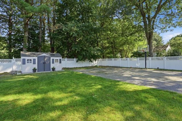 2 Hazelwood Dr, Hingham, MA 02043