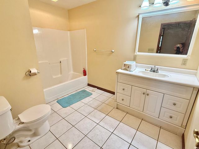 7360 S 1150 E, Upland, IN 46989