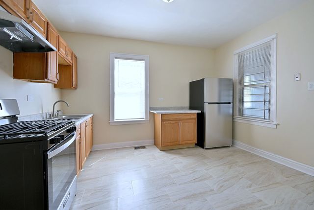 8602 S MUSKEGON Avenue 1R, Chicago, IL 60617