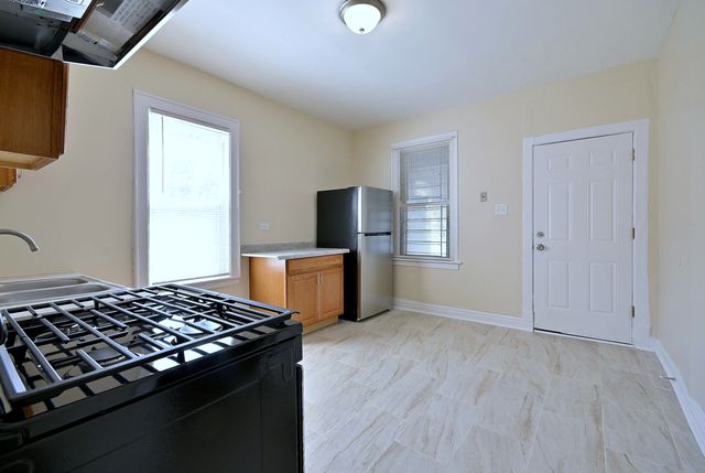 8602 S MUSKEGON Avenue 1R, Chicago, IL 60617