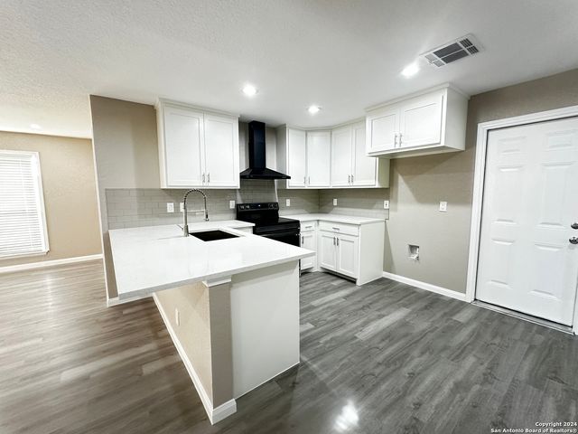 8426 Glen Ct, San Antonio, TX 78239