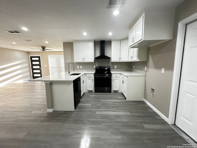 8426 Glen Ct, San Antonio, TX 78239