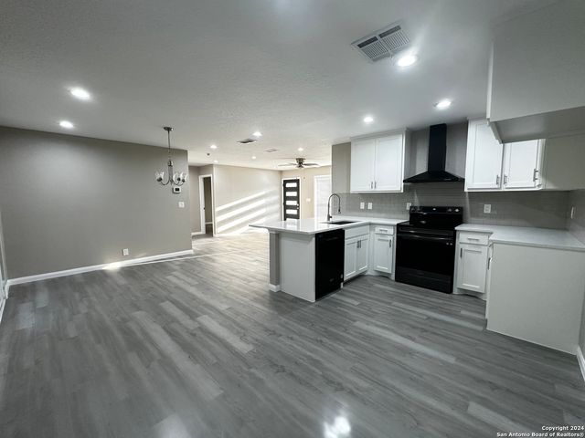 8426 Glen Ct, San Antonio, TX 78239