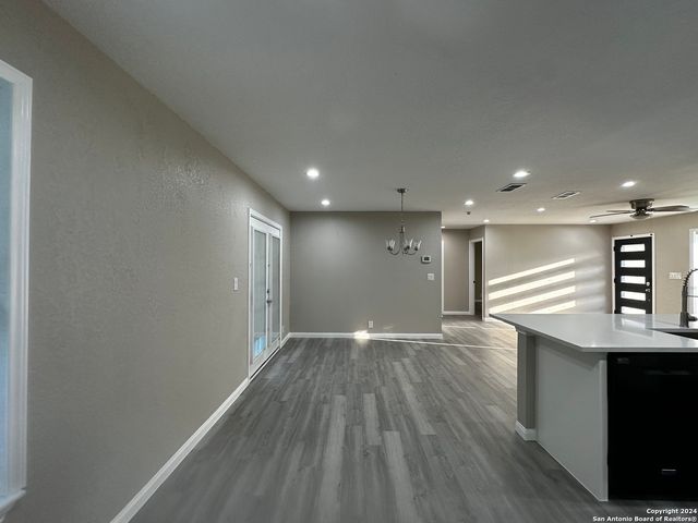 8426 Glen Ct, San Antonio, TX 78239
