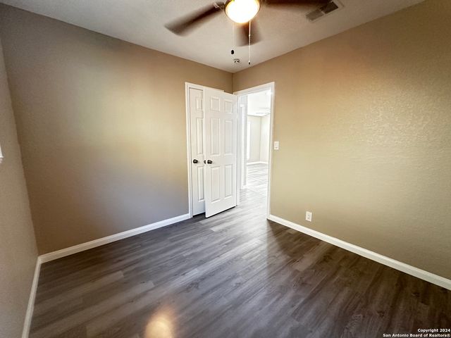 8426 Glen Ct, San Antonio, TX 78239