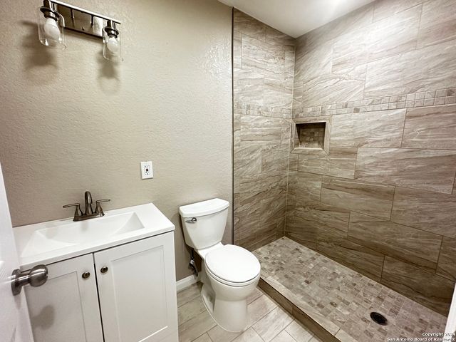 8426 Glen Ct, San Antonio, TX 78239