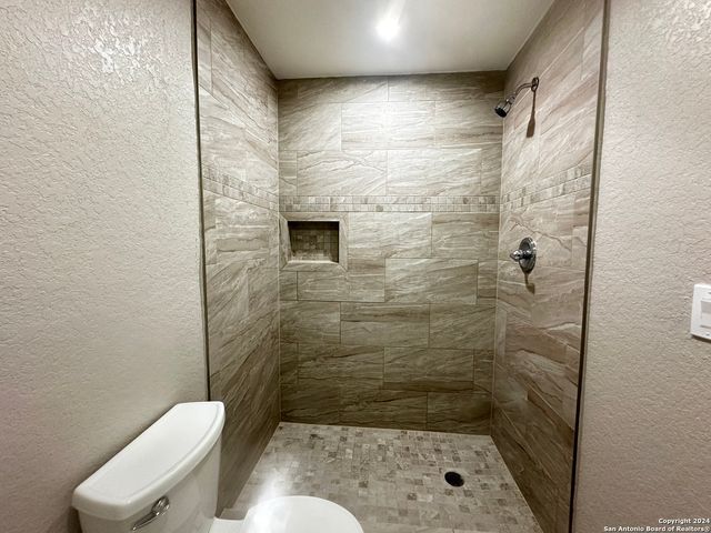 8426 Glen Ct, San Antonio, TX 78239