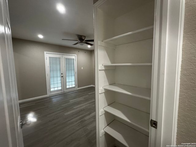 8426 Glen Ct, San Antonio, TX 78239