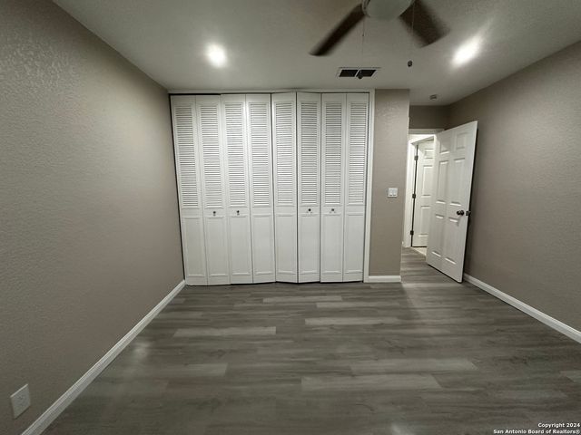 8426 Glen Ct, San Antonio, TX 78239