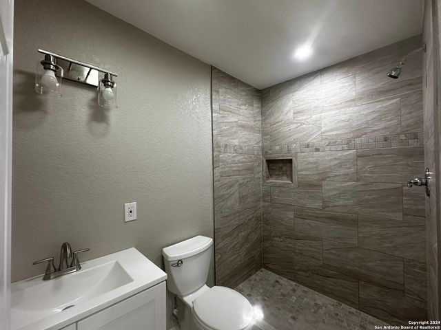 8426 Glen Ct, San Antonio, TX 78239