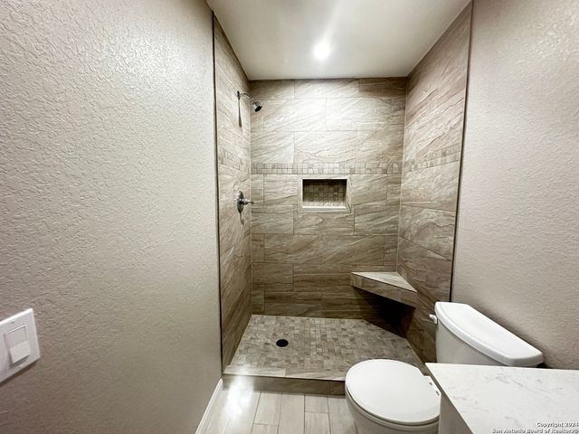 8426 Glen Ct, San Antonio, TX 78239