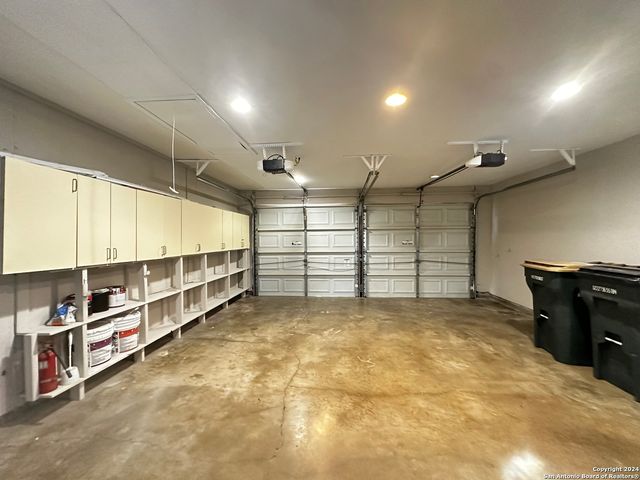 8426 Glen Ct, San Antonio, TX 78239