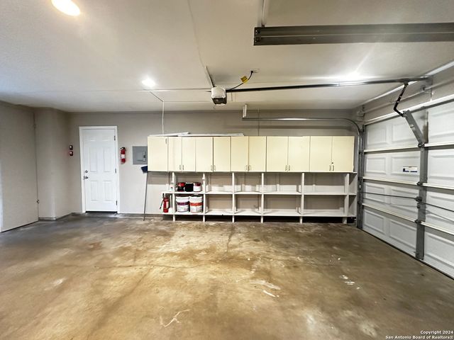 8426 Glen Ct, San Antonio, TX 78239