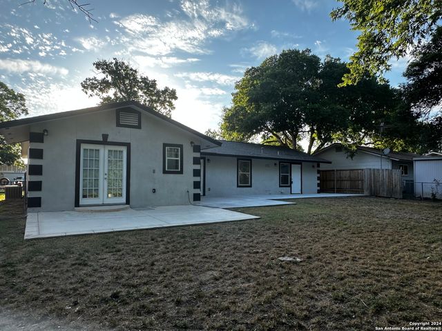 8426 Glen Ct, San Antonio, TX 78239