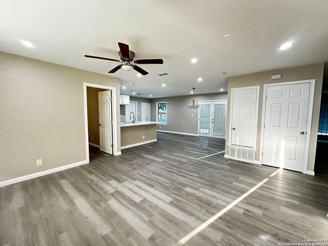 8426 Glen Ct, San Antonio, TX 78239