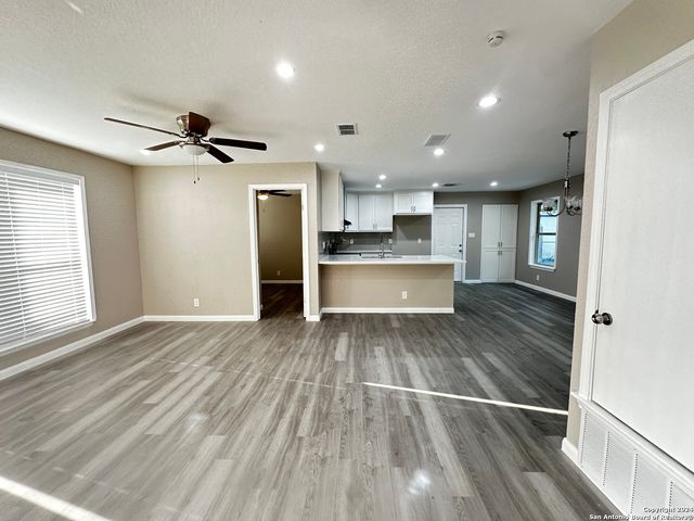 8426 Glen Ct, San Antonio, TX 78239
