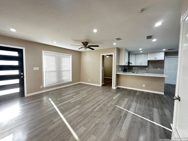 8426 Glen Ct, San Antonio, TX 78239
