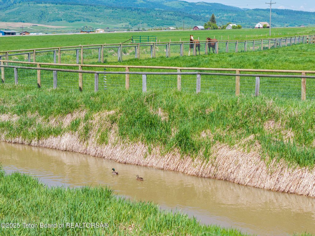 86 HAWK'S REST RD, Etna, WY 83118 photo 12