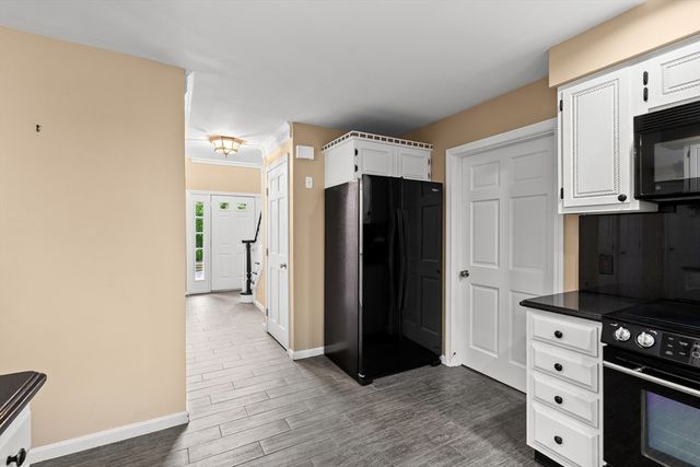 9 Hammersmith Dr, Saugus, MA 01906